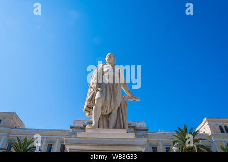 Andreas Miaoulis statua di fronte al municipio di Syros Island nelle Cicladi in Grecia Foto Stock