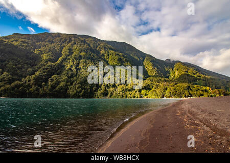 Paesaggio cileno Ensenada, il lago Todos los Santos, Parco Nazionale Foto Stock