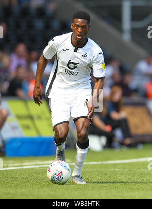 Swansea, Wales, Regno Unito. Il 25 agosto 2019. English Football League Championship, Swansea City versus Birmingham City; Giordania Garrick di Swansea City si fa avanti con la palla - rigorosamente solo uso editoriale. Nessun uso non autorizzato di audio, video, dati, calendari, club/campionato loghi o 'live' servizi. Online in corrispondenza uso limitato a 120 immagini, nessun video emulazione. Nessun uso in scommesse, giochi o un singolo giocatore/club/league pubblicazioni Credit: Azione Plus immagini di sport/Alamy Live News Foto Stock