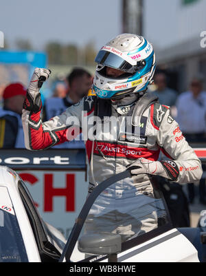 Klettwitz, Germania. 25 Ago, 2019. Motorsport: German Touring Car Masters, Lausitzring, seconda gara. Primo posto René Rast di Audi Sport Team Rosberg è felice circa la vittoria alla fine. Credito: Monika Skolimowska/dpa-Zentralbild/dpa/Alamy Live News Foto Stock