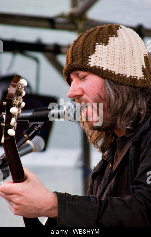 Badly Drawn Boy effettuando in corrispondenza di llama Music Festival di Lynmouth Foto Stock