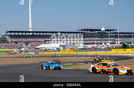 Klettwitz, Germania. 25 Ago, 2019. Motorsport: German Touring Car Masters, Lausitzring, seconda gara. DTM racing cars guidare attraverso la pista. Credito: Monika Skolimowska/dpa-Zentralbild/dpa/Alamy Live News Foto Stock