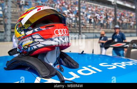 Klettwitz, Germania. 25 Ago, 2019. Motorsport: German Touring Car Masters, Lausitzring, seconda gara. Il casco del pilota da corsa Robin Frijns da Audi Sport Team Abt Sportsline è sulla sua vettura prima dell'inizio. Credito: Monika Skolimowska/dpa-Zentralbild/dpa/Alamy Live News Foto Stock