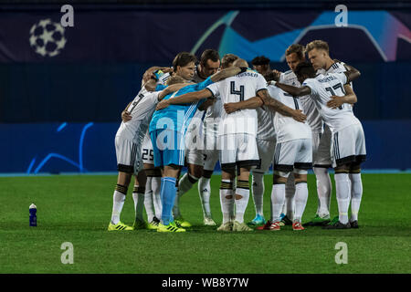 Zagabria, Croazia - Agosto 21, 2019: la UEFA Champions play off gamba 1a manche di qualifica, GNK Dinamo vs.Rosenborg BK. Rosenborg BK i giocatori in un gruppo h Foto Stock
