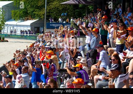 Rotterdam, Paesi Bassi. 25 Ago, 2019. La folla acclamava al campionato individuale presso le Longines FEI Campionati Europei. Showjumping. Credit Elli Birch/SIP Agenzia fotografica/Alamy live news. Credito: Sport In immagini/Alamy Live News Foto Stock