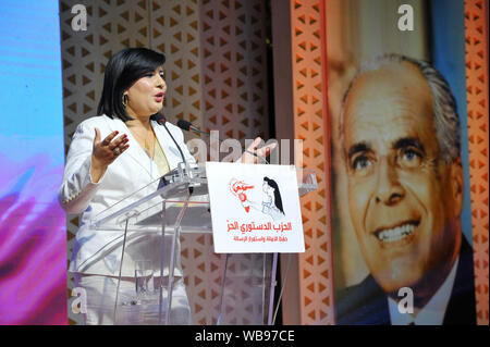 Tunisi, Tunisia. 25 Ago, 2019. Abir Moussi, presidente della libera Destourian Party (PDL) poiché 2016 durante la riunione dei dirigenti femmine del suo partito politico tenuto presso il Palais des CongrÃ¨s a Tunisi la massiccia presenza dei suoi sostenitori.foto:Yassine Mahjouub Credito: Chokri Mahjoub/ZUMA filo/Alamy Live News Foto Stock