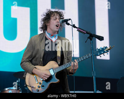 Portsmouth, Hampshire, Regno Unito. Il 25 agosto 2019. Cantante Johnny Borrell, cantante e chitarrista con Razorlight esecuzione dal vivo sul palco al Festival di Vittoriosa, Southsea, Portsmouth, Hampshire, UK Credit: Dawn Fletcher-Park/Alamy Live News Foto Stock