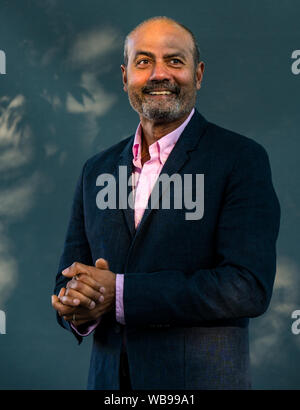 Edimburgo, Scozia, Regno Unito, 25 agosto 2019. Edinburgh International Book Festival. Nella foto: George Alagiah, newsreader, giornalista e televisione news presenter, parla del suo nuovo thriller politico romanzo la terra ardente presso il festival del libro Foto Stock