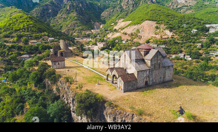 La fortezza di Akhtala-monastero un 10esimo secolo in stile georgiano fortificato Chiesa Ortodossa monastero in Armenia Foto Stock