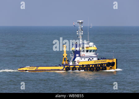 Progetto poco profonda Anchor Handling Tug potenza olandese di Rotterdam in entrata Foto Stock