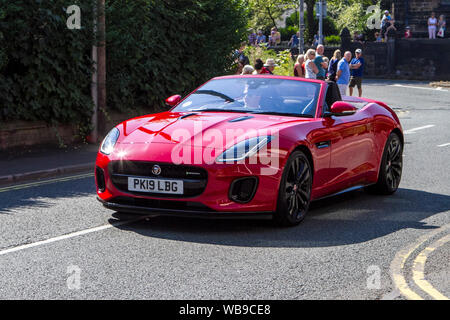 PK19LBG Red Jaguar F-Type V6 R-Dynamic Auto super cars a Ormskirk Motorfest in Lancashire, Regno Unito Foto Stock