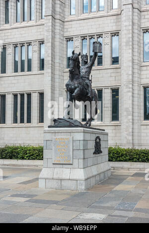 Robert the Bruce statua fuori Marischal College Broad Street in Aberdeen Scotland Regno Unito posseduto da Universitiy di Aberdeen e utilizzato dal Consiglio di Aberdeen Foto Stock