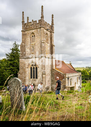 St Giles chiesa nel villaggio fantasma di Imber nel Wiltshire, Regno Unito il 17 agosto 2019 Foto Stock