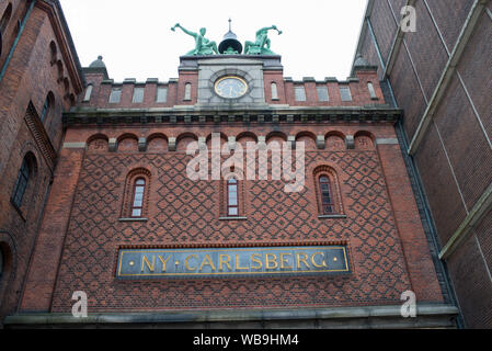 Vecchia fabbrica di birra Carlsberg a Copenhagen, in Danimarca con la Ny Carlsberg segno Foto Stock