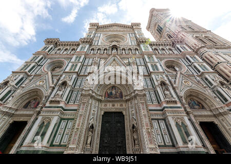 La facciata esterna di Santa Maria del Fiore Foto Stock