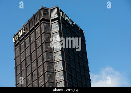 La University of Pittsburgh Medical Center (UPMC) il logo segno al di fuori della US Steel Tower di Pittsburgh, in Pennsylvania il 9 agosto 2019. Foto Stock