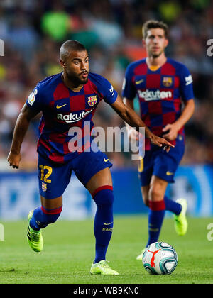 Barcellona, in Catalogna, Spagna. 25 Ago, 2019. 25 agosto 2019 - Camp Nou, Barcellona, Spagna - La Liga Santander - FC Barcelona v Real Betis; Rafinha del FC Barcelona controlla la palla. Credito: Eric Alonso/ZUMA filo/Alamy Live News Foto Stock