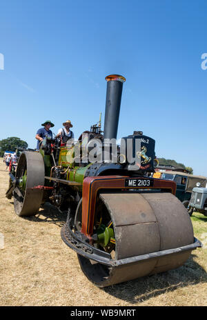 Hellingly, East Sussex Regno Unito. 25 ago 2019. Festival dei trasporti. Vintage trattori a vapore. Foto Stock