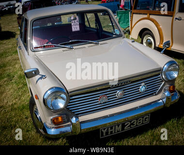 Hellingly, East Sussex Regno Unito. 25 ago 2019. Festival dei trasporti. Auto d'epoca, motori a vapore, un mix di veicoli e intrattenimenti a questa banca vacanza. Foto Stock