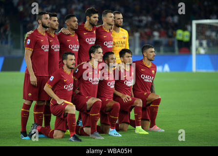 Roma, Italia. 26 Ago, 2019. Roma, Italia - 25 agosto 2019: AS Roma team prima della serie di una partita di calcio tra la Roma e Genova FC, allo Stadio Olimpico di Roma. Credit: Indipendente Agenzia fotografica/Alamy Live News Foto Stock