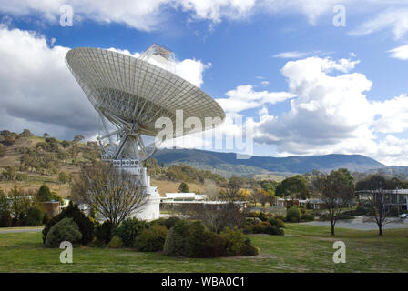 Comunicazione per lo spazio profondo complesso e il 70 m telescopio. Tidbinbilla Riserva Naturale, Australian Capital Territory, Australia Foto Stock