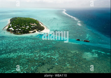 L'Isola Heron, coray cay con resort e la stazione di ricerca. La sua piattaforma sfrangiatore reef di notevole biodiversità supporta circa 900 del 1500 pesci Foto Stock