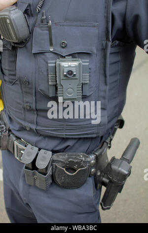 Corpo fotocamera usurato e una pistola a noi cop. Foto Stock