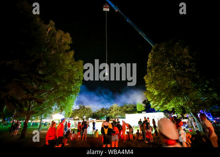 Budapest, Ungheria. 09Aug, 2019. Bungee Jumping durante il Festivale Sziget 2019. (Foto di Luigi Rizzo/Pacific Stampa) Credito: Pacific Press Agency/Alamy Live News Foto Stock