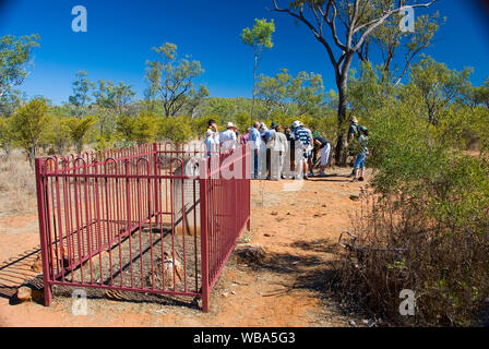 Tomba e una guida con i visitatori di Robin Hood stazione ed il suo Cobbold Gorge. Vicino a Georgetown, Golfo di Savannah, Queensland, Australia Foto Stock