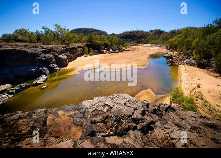 Copperfield Gorge. Il fiume Copperfield ha tagliato attraverso una fessura di lava al confine sud-est del Undara lavafield per formare una spettacolare andare Foto Stock