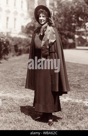 Evangeline Cory Booth (1865-1950), figlia dell'Esercito della Salvezza di fondatori Generale William e Catherine Booth, presso la Casa Bianca di Washington, tra 1921 e 1923. Evangeline divenne la prima donna generale dell'Esercito della salvezza nel 1934. Foto Stock