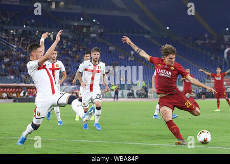 Roma, Italia. 25 Ago, 2019. Nicolò Zaniolo di AS Roma in azione durante la Serie A match tra Roma e Genova presso lo Stadio Olimpico.(punteggio finale: AS Roma 3:3 Genova) Credito: SOPA Immagini limitata/Alamy Live News Foto Stock