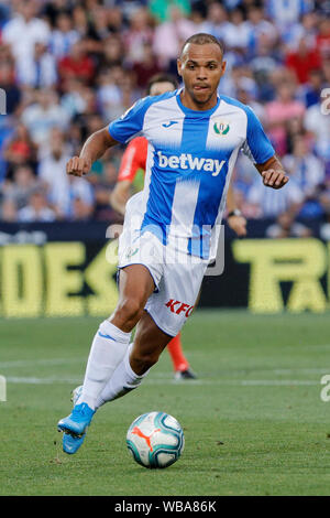 Madrid, Spagna. 25 Ago, 2019. CD di Leganes Martin Braithwaite visto in azione durante la Liga partita di calcio tra i CD Leganes e Atlético de Madrid nel Butarque Stadium in Madrid.(punteggio finale; CD Leganes 0:1 Atletico de Madrid) Credito: SOPA Immagini limitata/Alamy Live News Foto Stock