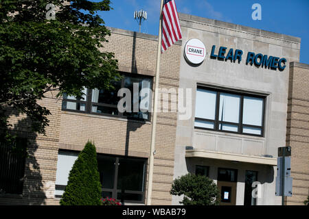 Un logo segno al di fuori della sede di Lear Romec, una filiale della società di gru, in Elyria, Ohio, 11 agosto 2019. Foto Stock