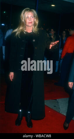 Westwood, CALIFORNIA, STATI UNITI D'AMERICA 9 Novembre 1994 L'attrice Kim Basinger assiste Warner Bros Foto della prima mondiale del "Intervista con il vampiro: Le Cronache di Vampiri" del 9 novembre 1994 al Regency Village Theatre di Westwood, California, Stati Uniti d'America. Foto di Barry re/Alamy Stock Photo Foto Stock