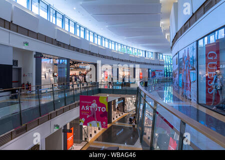 VARNA, Bulgaria - 26 giugno 2019: l'interno del centro commerciale e di divertimento "delta pianeta". Foto Stock