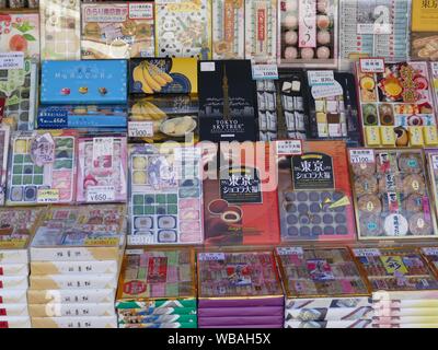 Mochi torte e dolci in vendita a Tokyo, Giappone Foto Stock