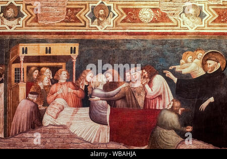 Italia Marche Tolentino San Nicola Basilica - Cappellone - Pietro e Giuliano da Rimini, storie di San Nicola - dipinto intorno al 1320-25 - la Risurrezione del giovane donna da fermo Foto Stock