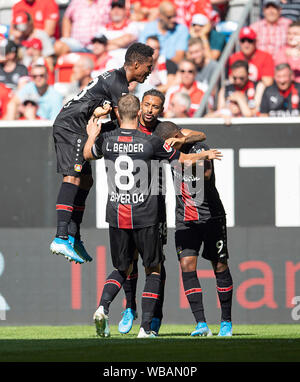 Il giubilo Karim BELLARABI (LEV) dopo il suo rzum 0: 3, da sinistra a destra WENDELL (LV), Lars BENDER (LEV), Karim BELLARABI (LV), Leon BAILEY (LV), Soccer 1. Bundesliga, 2.Spieltag, Fortuna Dusseldorf (D) - Bayer 04 Leverkusen (LV), su 24.08.2019 in Duesseldorf / Germania. € | Utilizzo di tutto il mondo Foto Stock