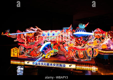 JAN 22, 2014 Aomori, Giappone : gigante Nebuta illuminati galleggiante in Nebuta Warasse Museum, che sono galleggianti lanterna da summer festival Nebuta Matsuri Foto Stock