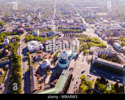 Antenna vista panoramica di Kursk con Znamensky Cattedrale sul territorio di Znamensky Bogoroditsky Monastero, Russia Foto Stock