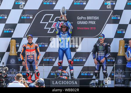 Silverstone, UK. Il 25 giugno, 2019. Il pilota della MotoGP Alex Rins (Team SUZUKI ECSTAR) celebra dopo vince il 2019 GoPro British Grand Prix (MotoGP) sul circuito di Silverstone, Towcester, in Inghilterra il 25 agosto 2019. Foto di David Horn Credit: prime immagini multimediali/Alamy Live News Foto Stock