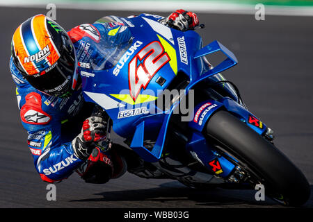 Silverstone, UK. Il 25 giugno, 2019. Il pilota della MotoGP Alex Rins (Team SUZUKI ECSTAR) durante il warm up al 2019 GoPro British Grand Prix (MotoGP) sul circuito di Silverstone, Towcester, in Inghilterra il 25 agosto 2019. Foto di David Horn Credit: prime immagini multimediali/Alamy Live News Foto Stock