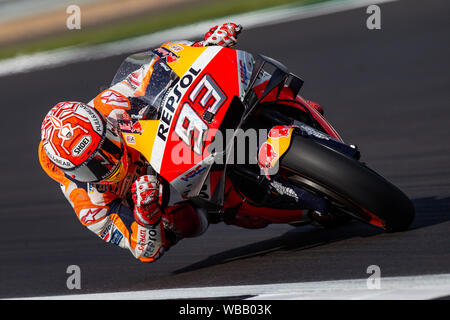 Silverstone, UK. Il 25 giugno, 2019. Il pilota della MotoGP Marc Marquez (Repsol Honda Team) durante il warm up al 2019 GoPro British Grand Prix (MotoGP) sul circuito di Silverstone, Towcester, in Inghilterra il 25 agosto 2019. Foto di David Horn Credit: prime immagini multimediali/Alamy Live News Foto Stock