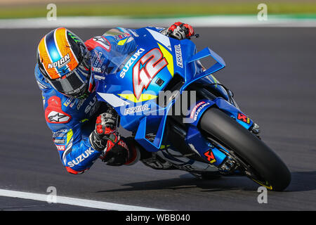 Silverstone, UK. Il 25 giugno, 2019. Il pilota della MotoGP Alex Rins (Team SUZUKI ECSTAR) durante il warm up al 2019 GoPro British Grand Prix (MotoGP) sul circuito di Silverstone, Towcester, in Inghilterra il 25 agosto 2019. Foto di David Horn Credit: prime immagini multimediali/Alamy Live News Foto Stock