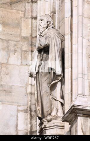 Milano Duomo scultura. Una delle statue del Duomo di Milano (Italia). Foto Stock