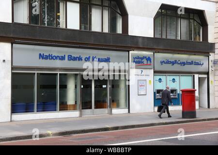 LONDON, Regno Unito - 7 Luglio 2016: Banca nazionale del Kuwait filiale a Londra. NBK ha un totale attivo di USD 79.22 miliardi. Foto Stock