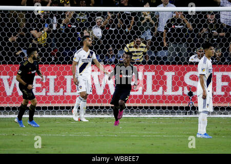 Los Angeles, California, USA. 25 Ago, 2019. Los Angeles FC avanti Latif benedizione (7) celebra il suo obiettivo durante il 2019 Major League Soccer (MLS) match tra la galassia di Los Angeles e FC a Los Ageles, Agosto 25, 2019. Credito: Ringo Chiu/ZUMA filo/Alamy Live News Foto Stock