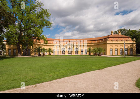 Vista del palazzo barocco giardino in Erlangen Baviera Germania con aranciera Foto Stock