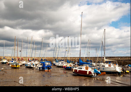 Porto Fisherrow a bassa marea, Musselburgh, East Lothian, Scozia, Regno Unito. Foto Stock